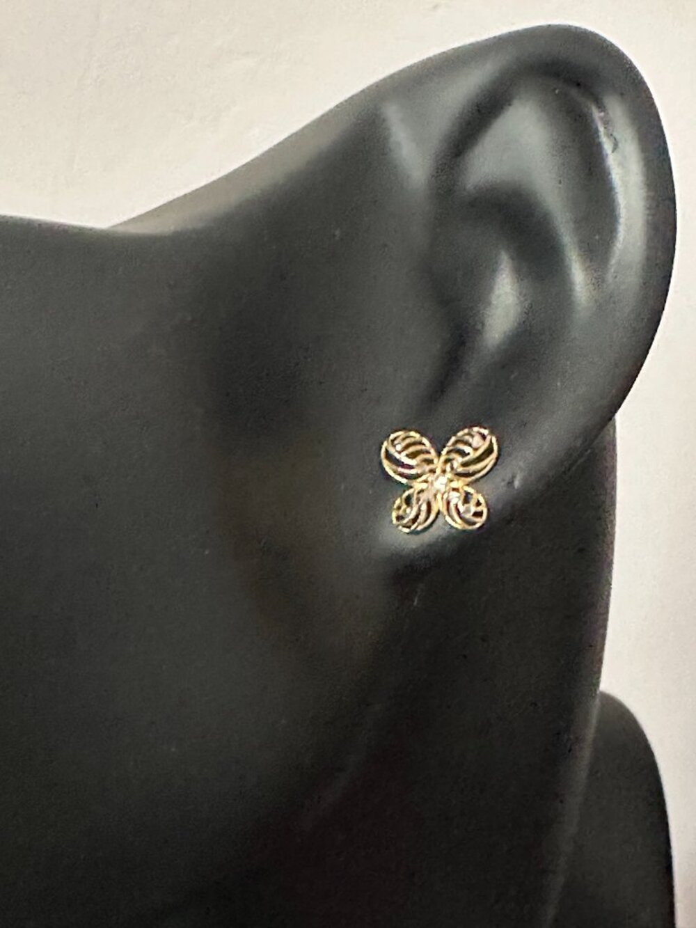 18K Gold Earrings Flower Yellow White 1.23 grams - Picture 12 of 13